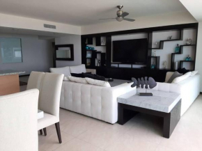 Peninsula Tower 4 bedrooms beachfront sea view
